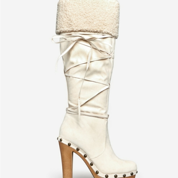 Joaninha Heeled Boots - Picture 2 of 3